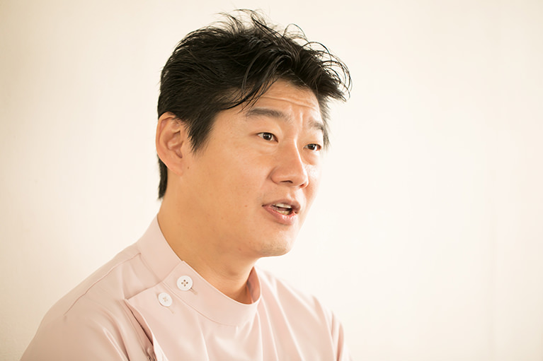 歯の神経を残すことを念頭に置いて治療します
